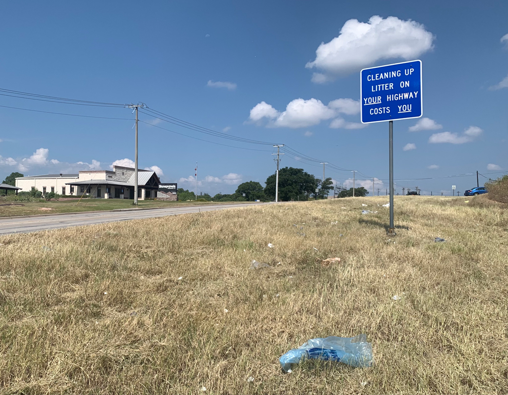 trash along highway being picked up by Hill Country Liitter Lifters